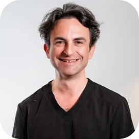 traitement parodontal lyonDr Roch De ValbrayChirurgiens-dentistes Lyon 3 | Cabinet Lumière